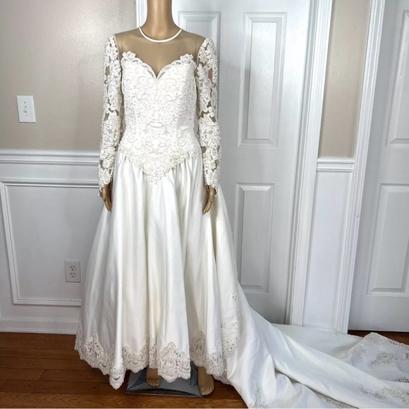 Oleg Cassini Off White Beaded Bodice Long Sleeves Trumpet Wedding Dress Size 8 - Picture 2 of 10